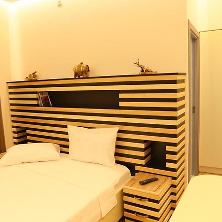 Elko Hotel Erevan Esterno foto