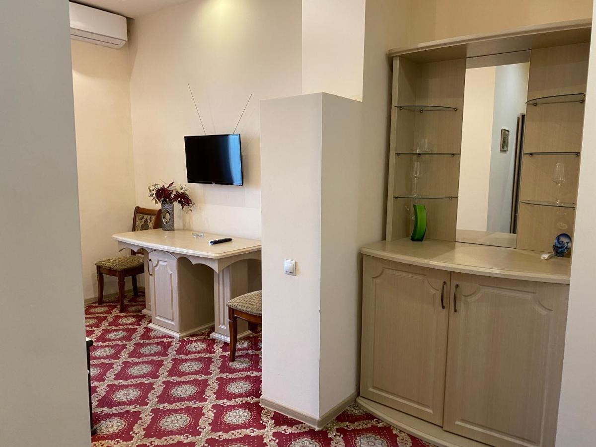 Elko Hotel Erevan Esterno foto