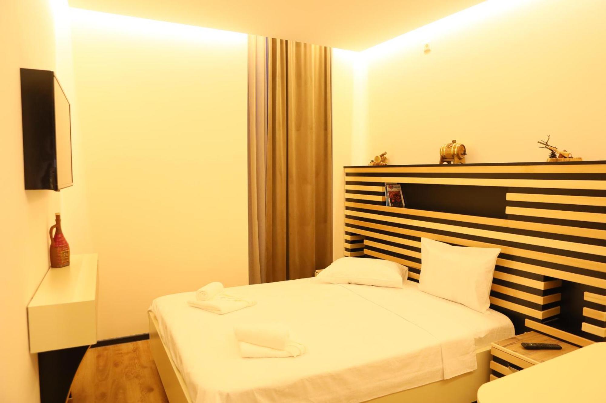 Elko Hotel Erevan Esterno foto