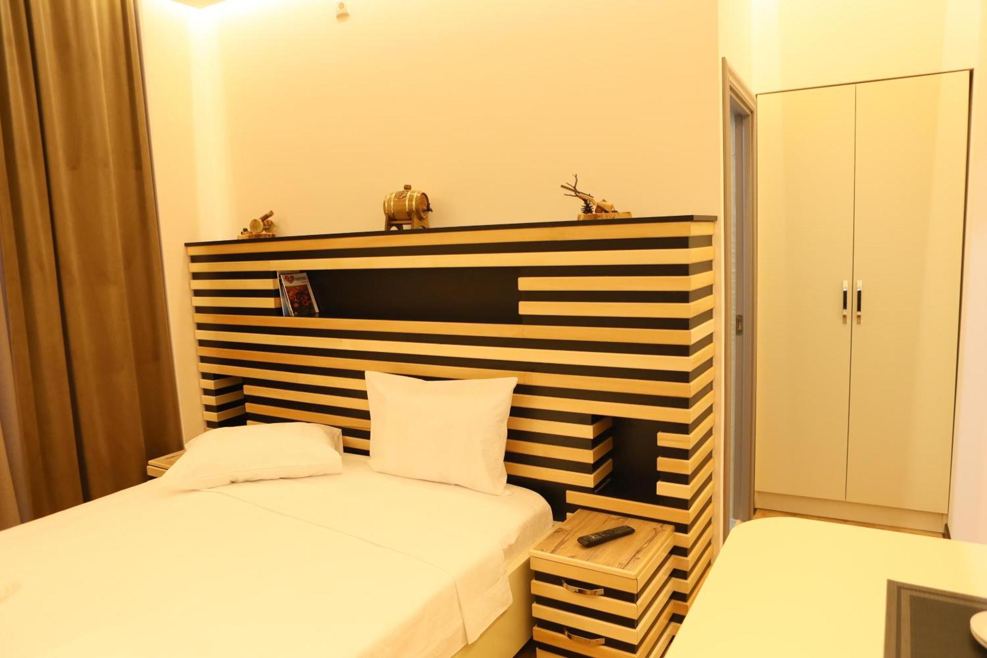 Elko Hotel Erevan Esterno foto