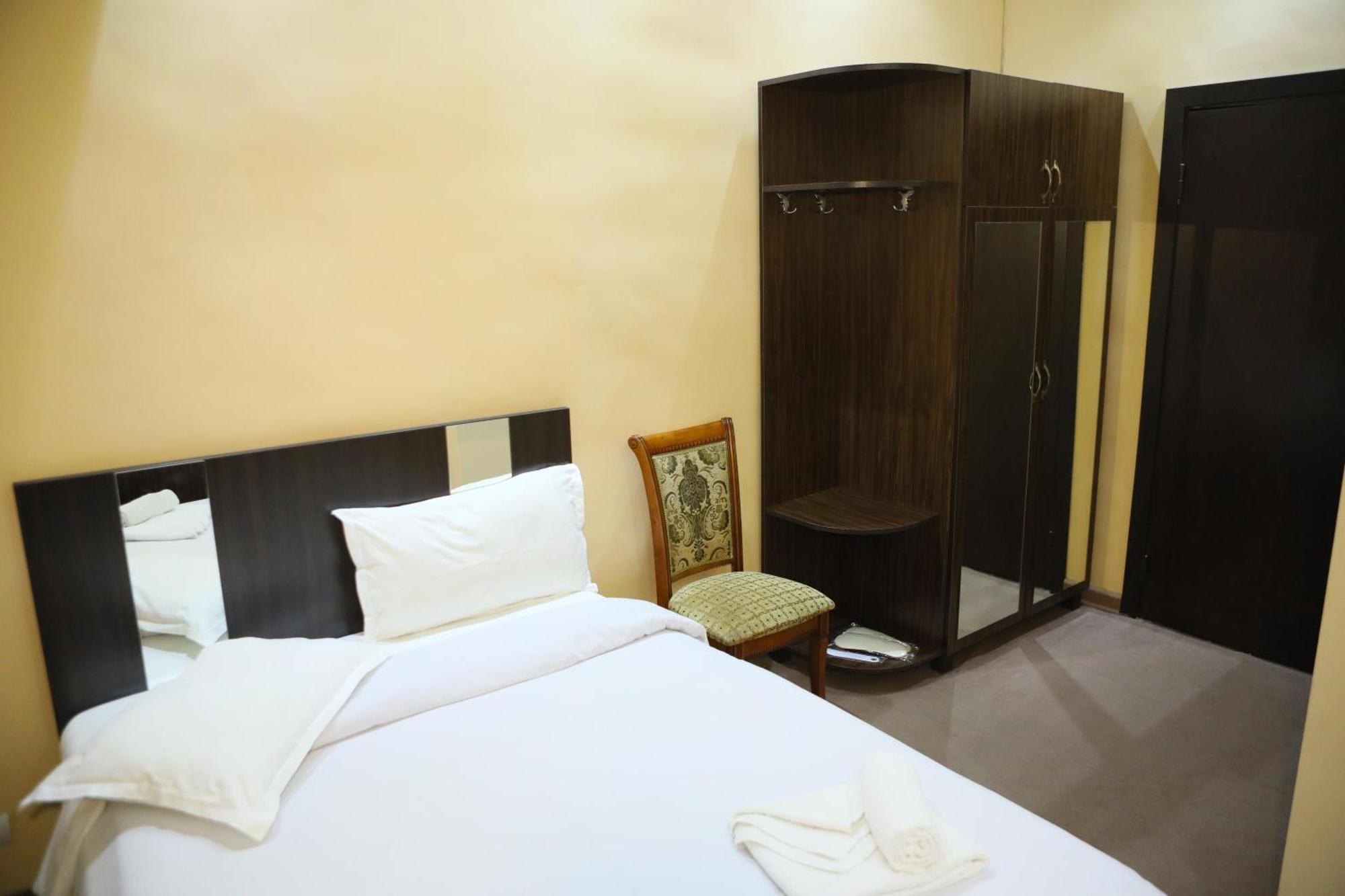Elko Hotel Erevan Esterno foto