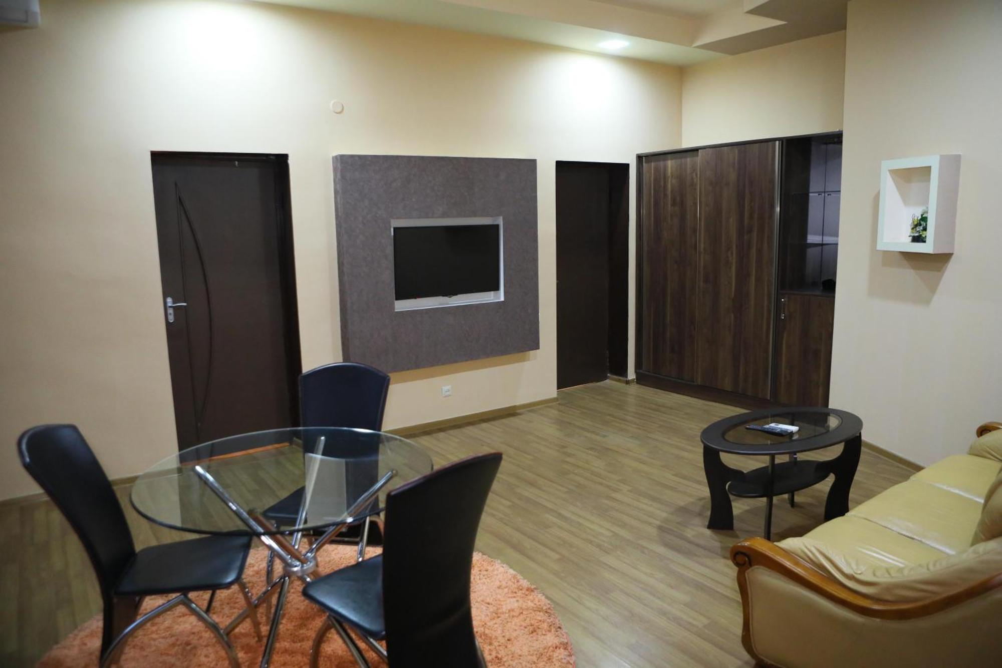 Elko Hotel Erevan Esterno foto