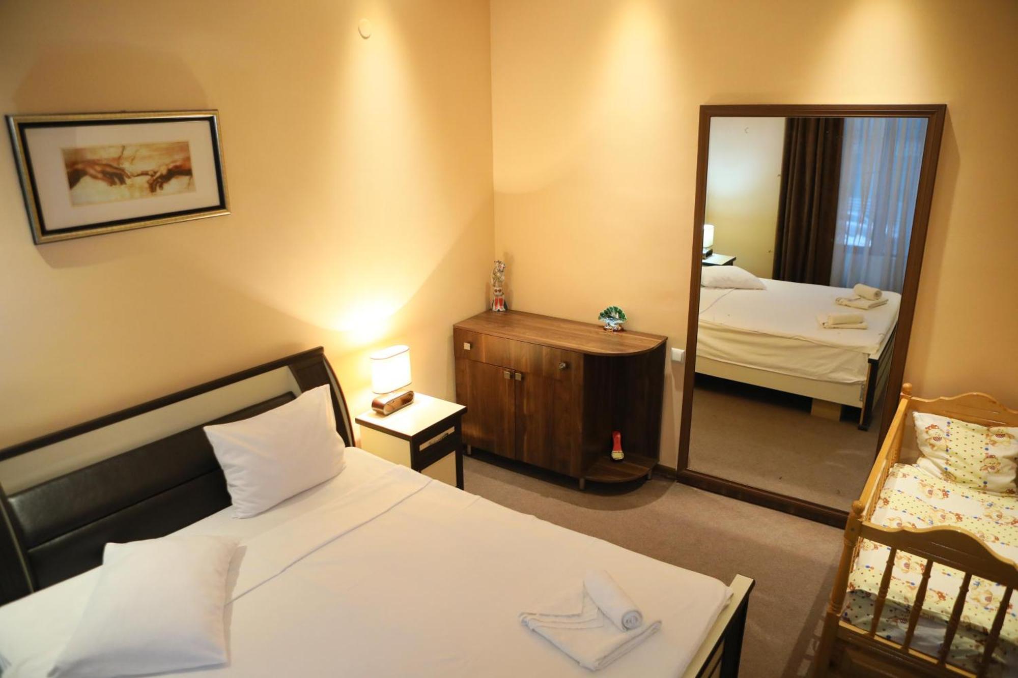 Elko Hotel Erevan Esterno foto