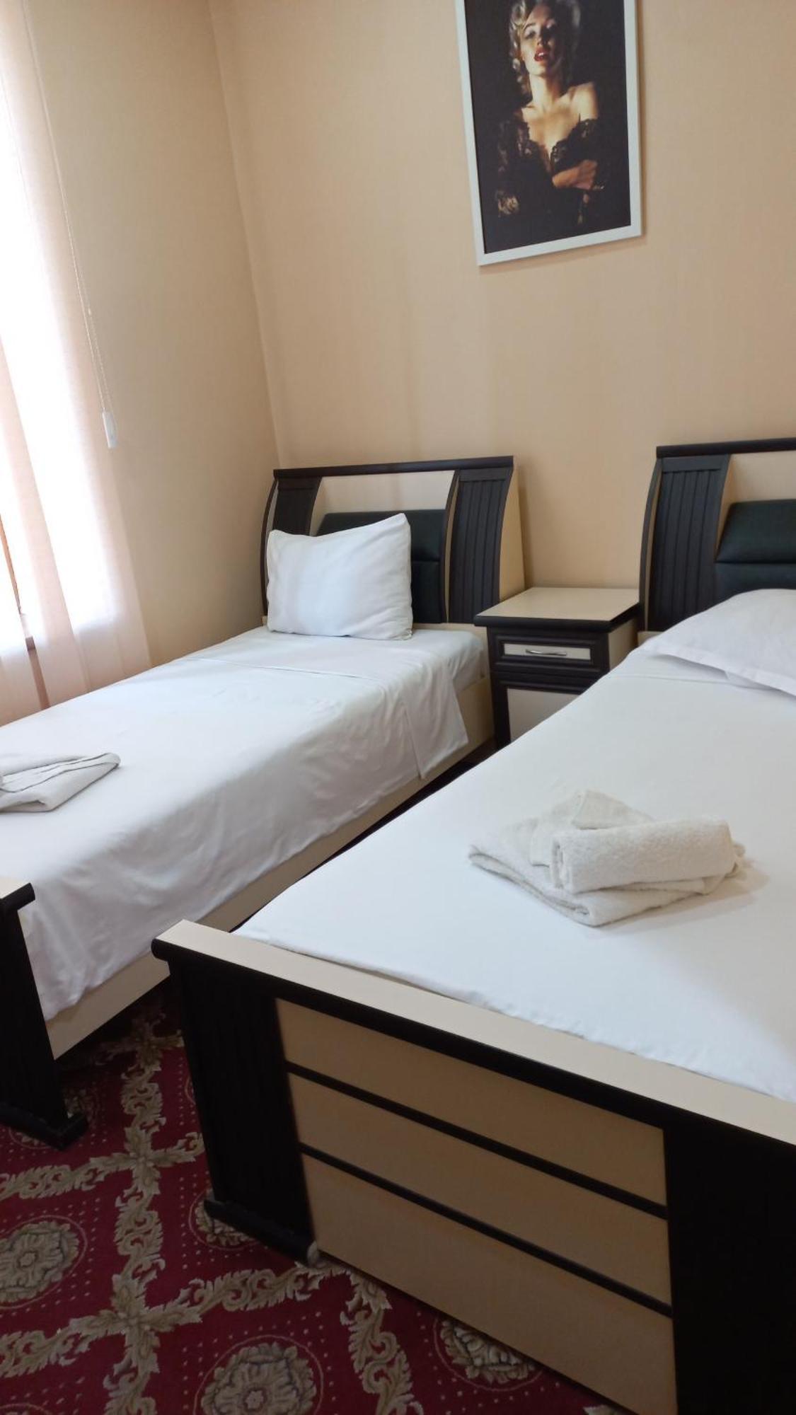Elko Hotel Erevan Esterno foto